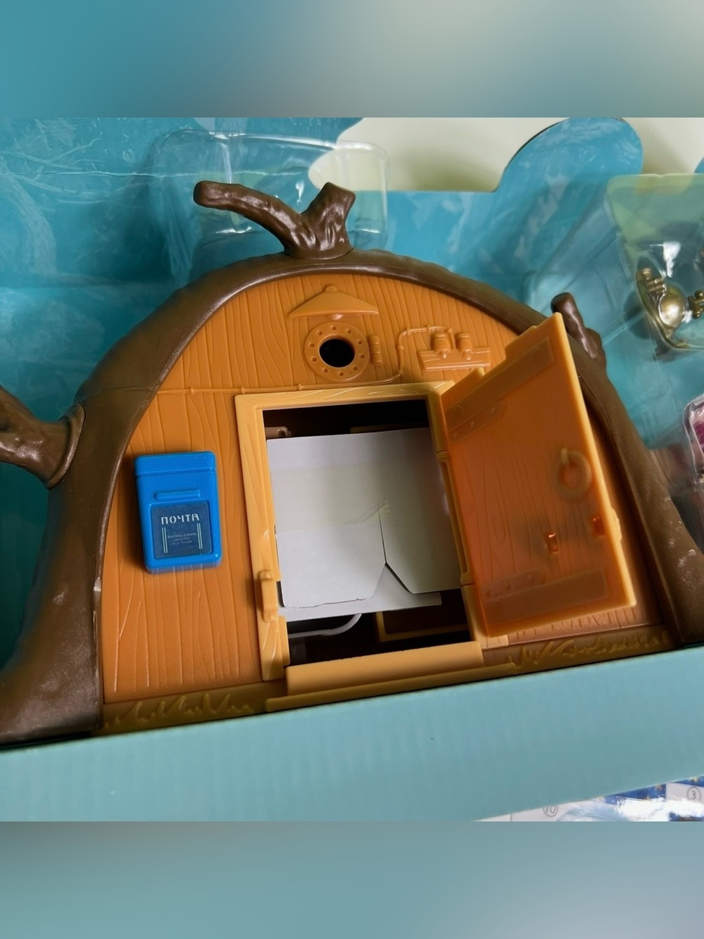 Masha and The Bear Playset Bear's House - Picture 2 of 6